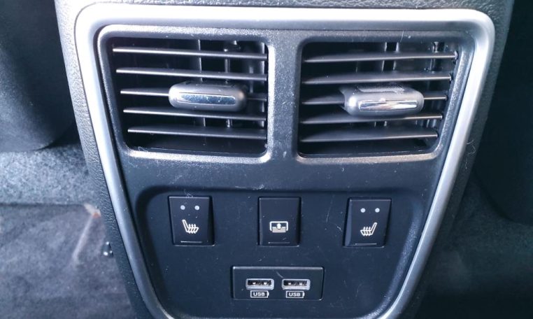 2016 Chrysler 300 C pic 1