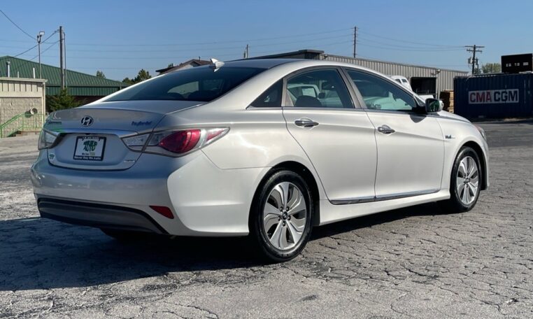 2013 Hyundai SONATA Hybrid Limited 7792 Rear Angle (2)