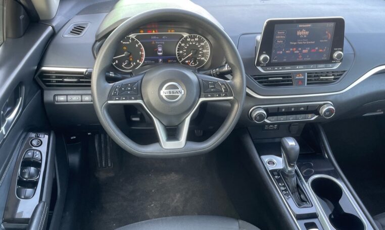 2021 Nissan Altima 2.5 SV 8008 Cabin (5)