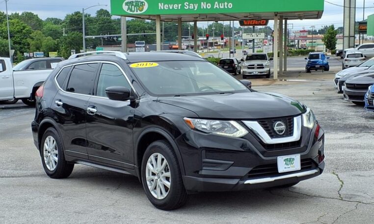 2019 Nissan Rogue SV - Front View