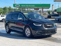 2022 Chrysler Pacifica Limited - Front Right View