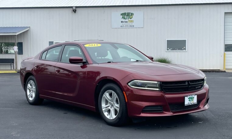 2018 Dodge Charger SXT - Front View