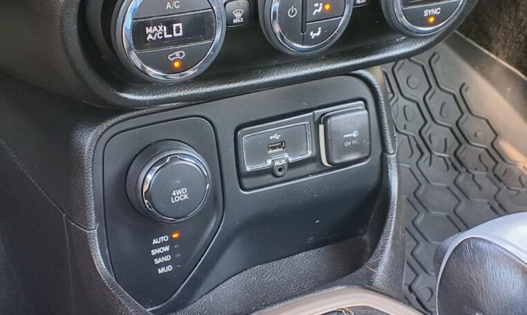 2016 Jeep Renegade Limited 4x4 for sale in Springfield Mo. Guaranteed Credit Approvals for everyone.
