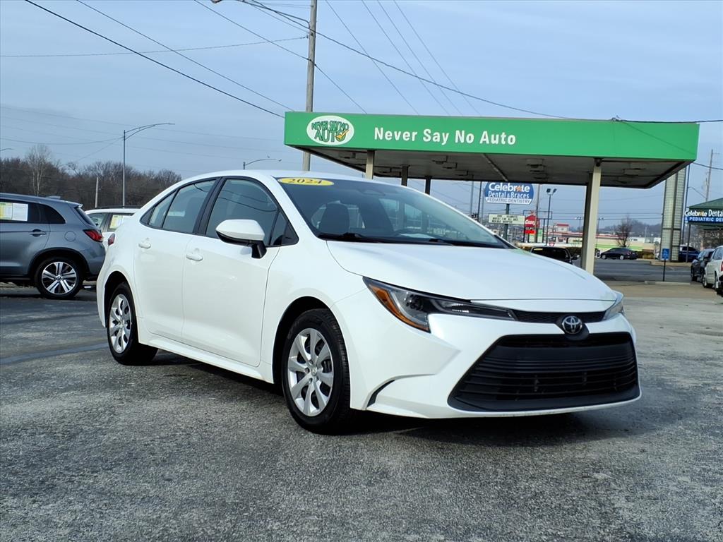 2024 Toyota Corolla LE's photo