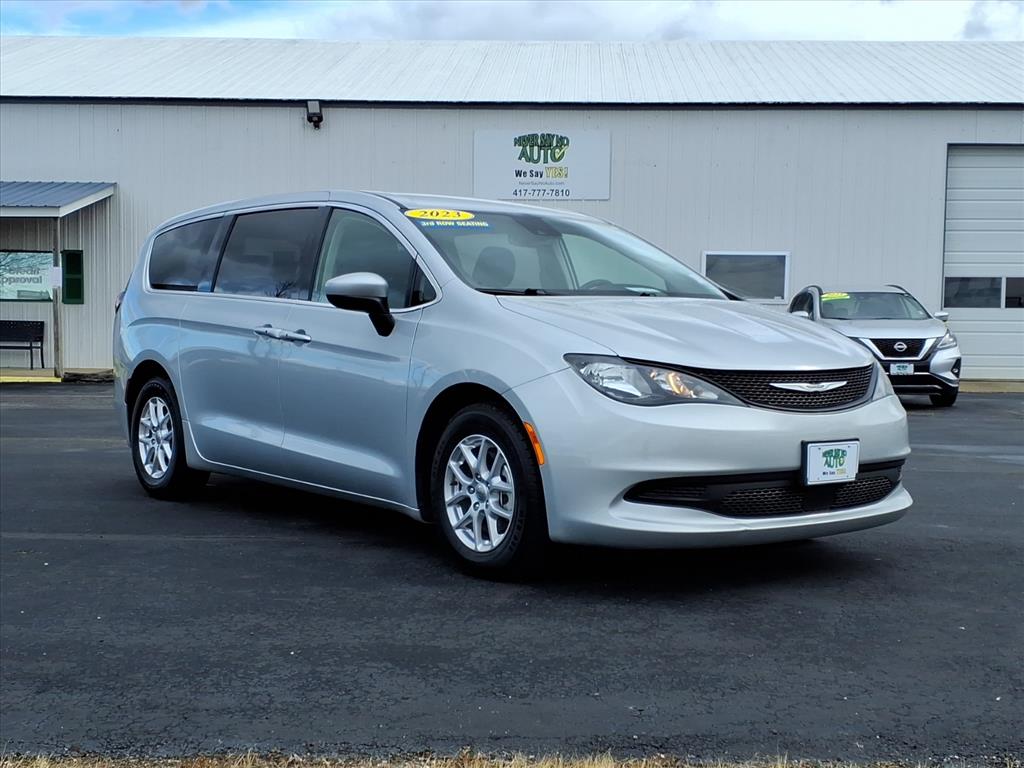 2023 Chrysler Voyager LX's photo