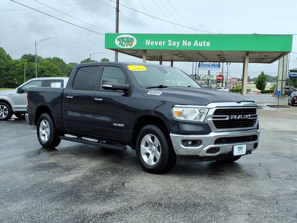 2019 RAM 1500 Big Horn/Lone Star 4x4 Crew Cab 5'7's photo